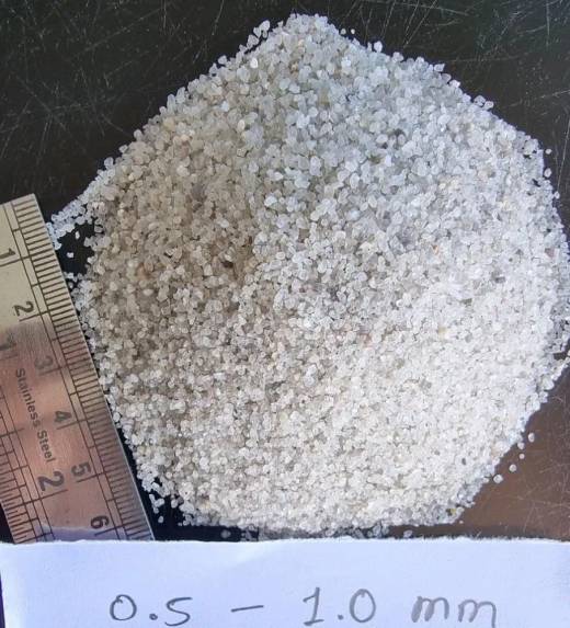 White silica sand