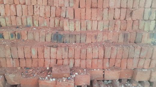 લાલ માટી ની ઈટુ