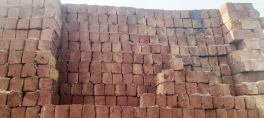 લાલ માટી ની ઈટુ